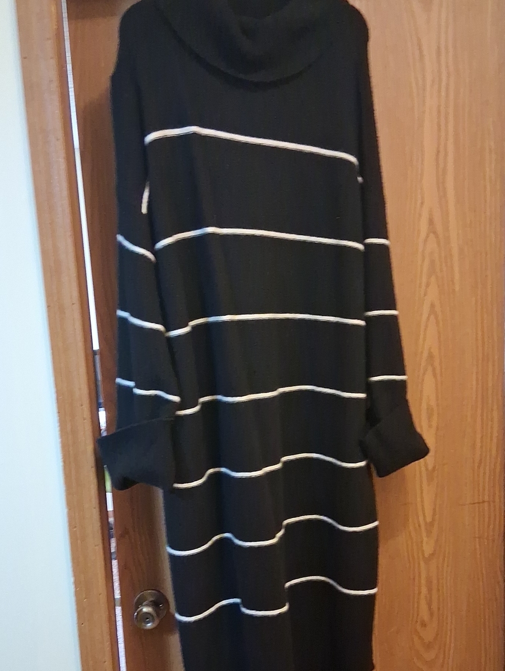 Ava & Viv Black and White Striped Long Sleeve Sweater Dress